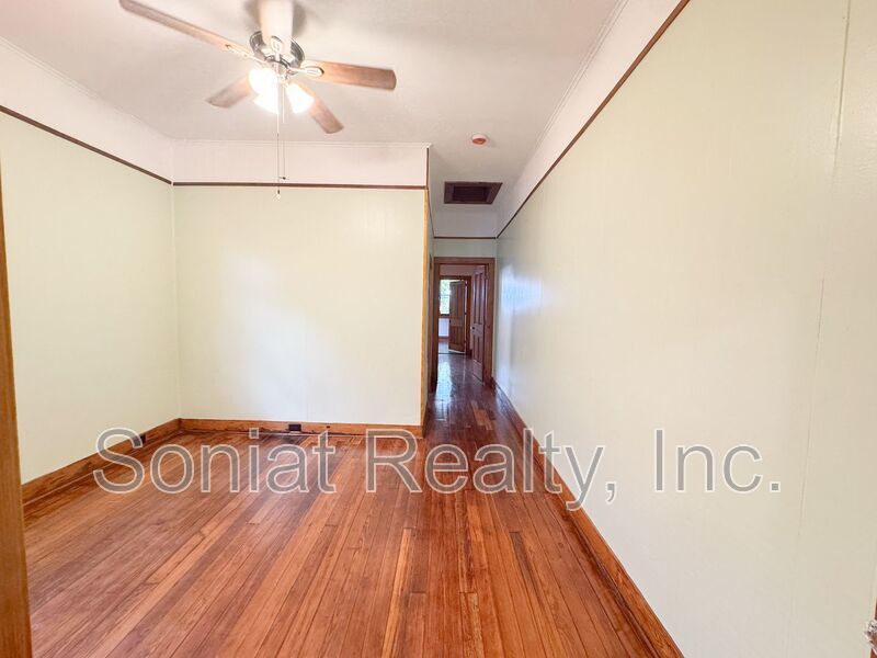 Beautiful 3 Bed 1.5 Bath Near the Fairgrounds property image