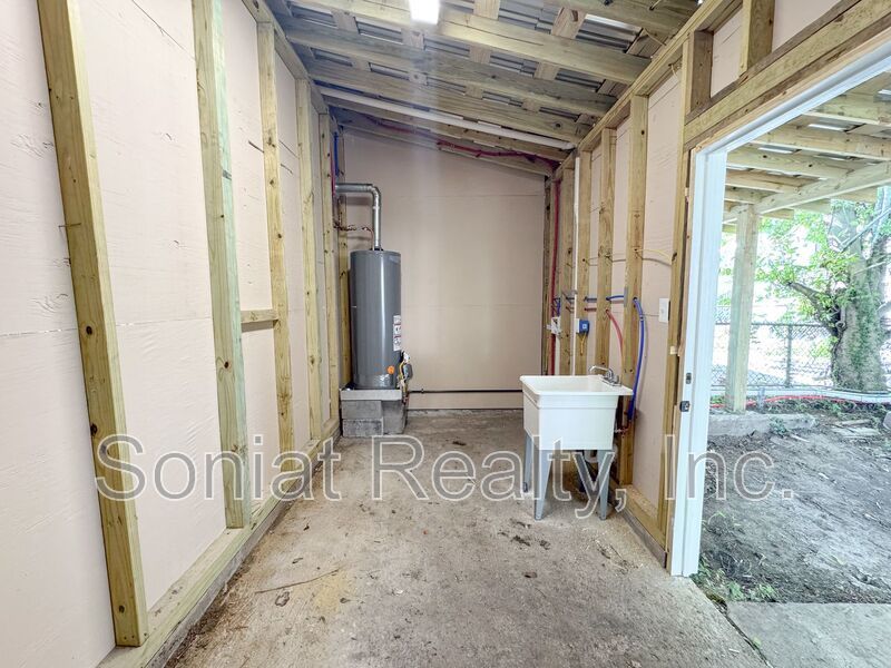 Beautiful 3 Bed 1.5 Bath Near the Fairgrounds property image