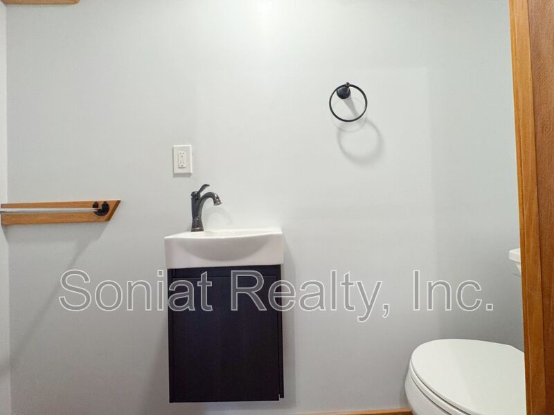 Beautiful 3 Bed 1.5 Bath Near the Fairgrounds property image