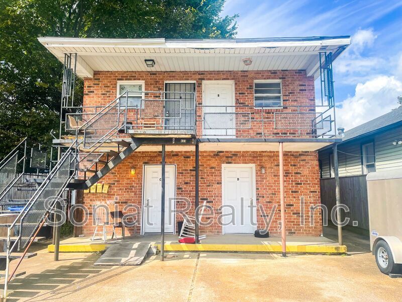 Clean 2 bedroom 1 bath Apartment in Mid City (Section 8 Welcome) property image