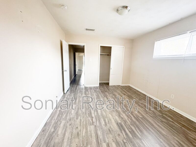 Clean 2 bedroom 1 bath Apartment in Mid City (Section 8 Welcome) property image