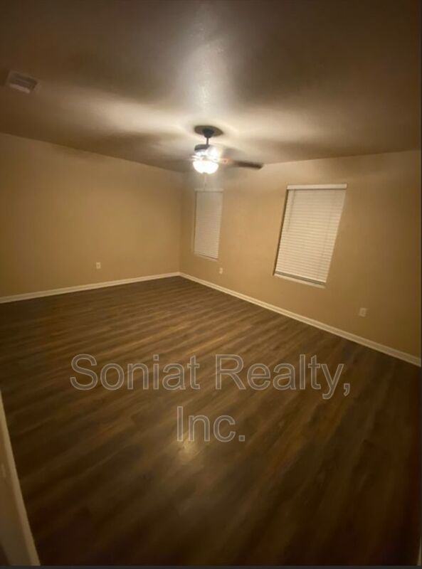 Large 3 Bedroom Double property image