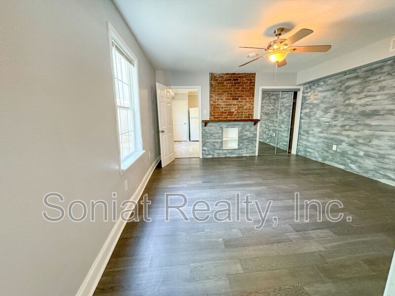 Spacious 2-bedroom 1 bath apartment in a very convenient location in Mid City. property image