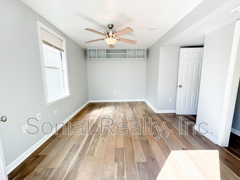 Spacious 2-bedroom 1 bath apartment in a very convenient location in Mid City. property image