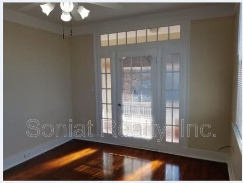 Charming one-bedroom, one-bathroom 2nd floor apartment property image