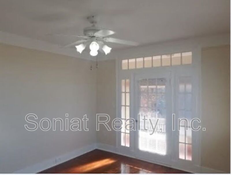 Charming one-bedroom, one-bathroom 2nd floor apartment property image