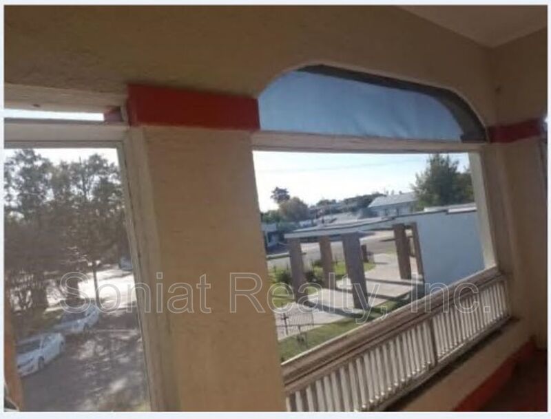 Charming one-bedroom, one-bathroom 2nd floor apartment property image