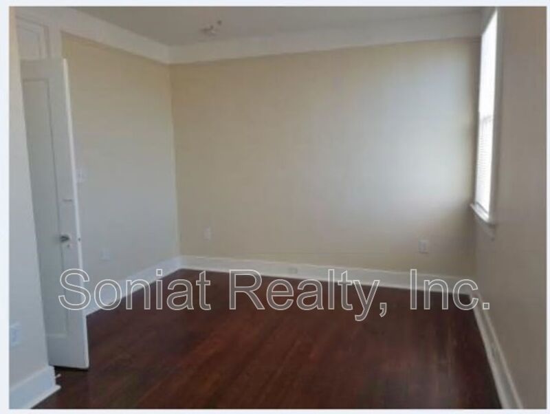 Charming one-bedroom, one-bathroom 2nd floor apartment property image