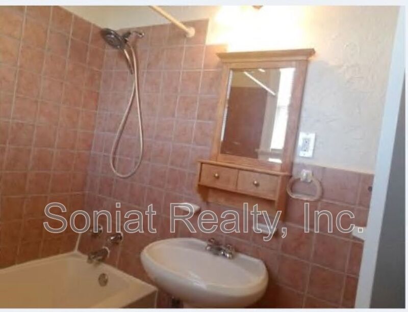 Charming one-bedroom, one-bathroom 2nd floor apartment property image