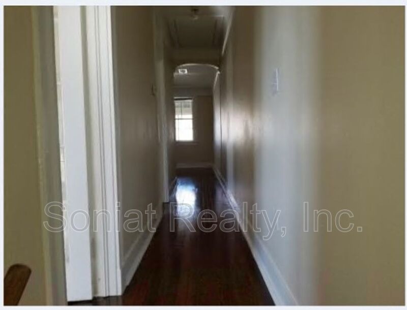Charming one-bedroom, one-bathroom 2nd floor apartment property image