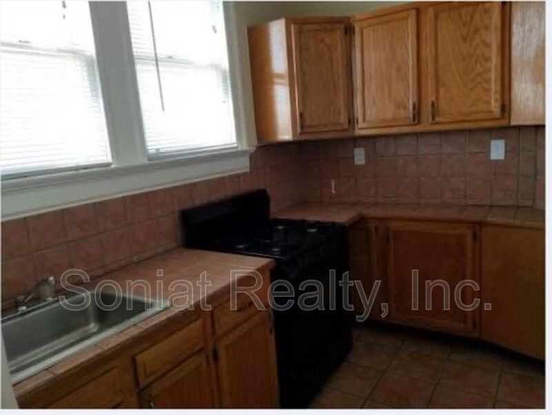Charming one-bedroom, one-bathroom 2nd floor apartment property image