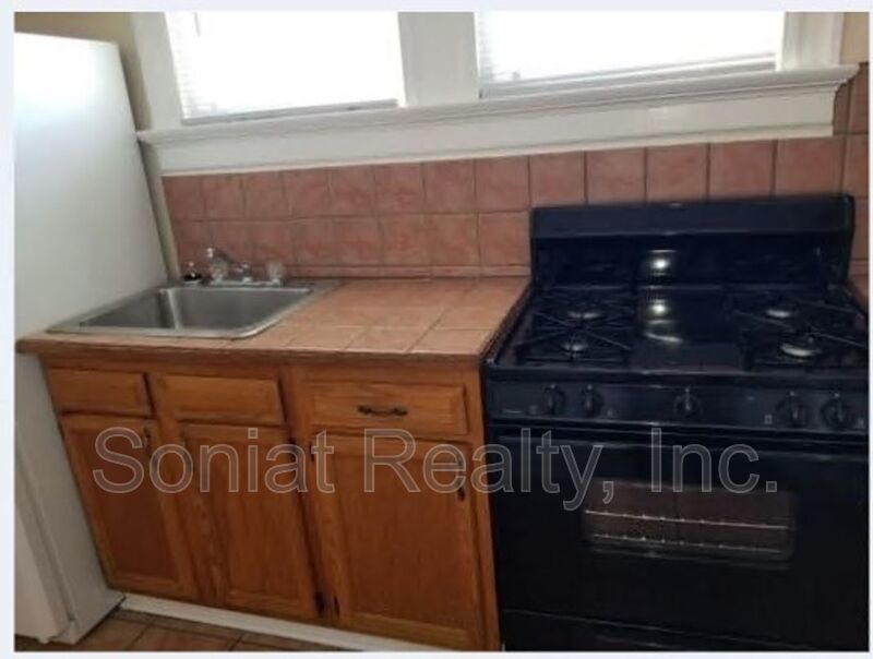 Charming one-bedroom, one-bathroom 2nd floor apartment property image