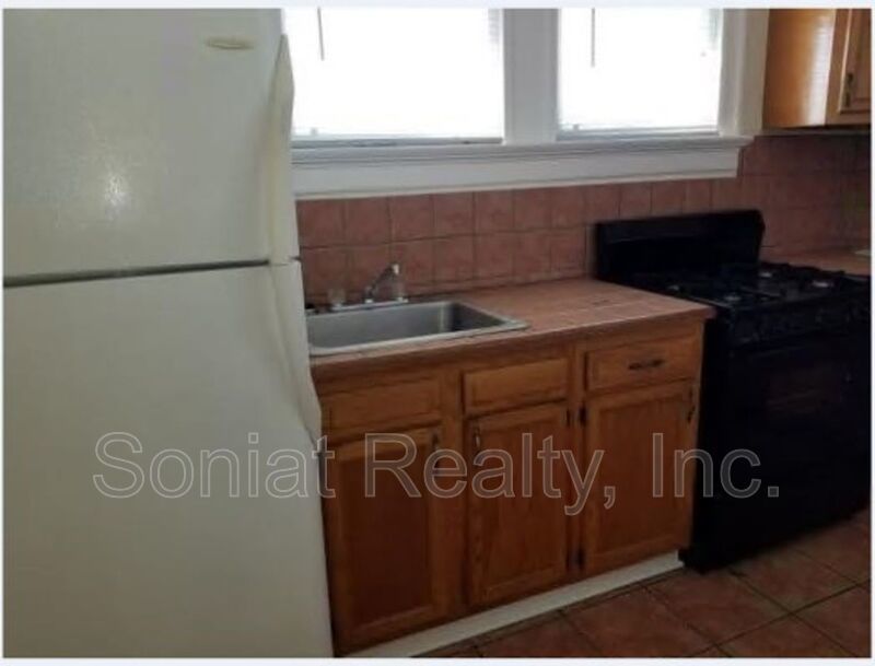 Charming one-bedroom, one-bathroom 2nd floor apartment property image