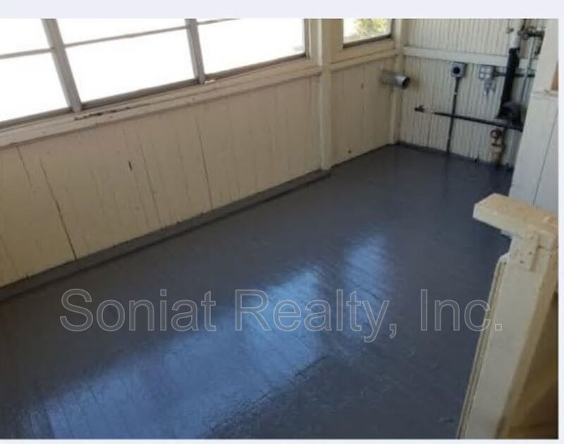 Charming one-bedroom, one-bathroom 2nd floor apartment property image