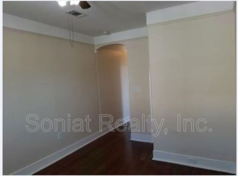 Charming one-bedroom, one-bathroom 2nd floor apartment property image
