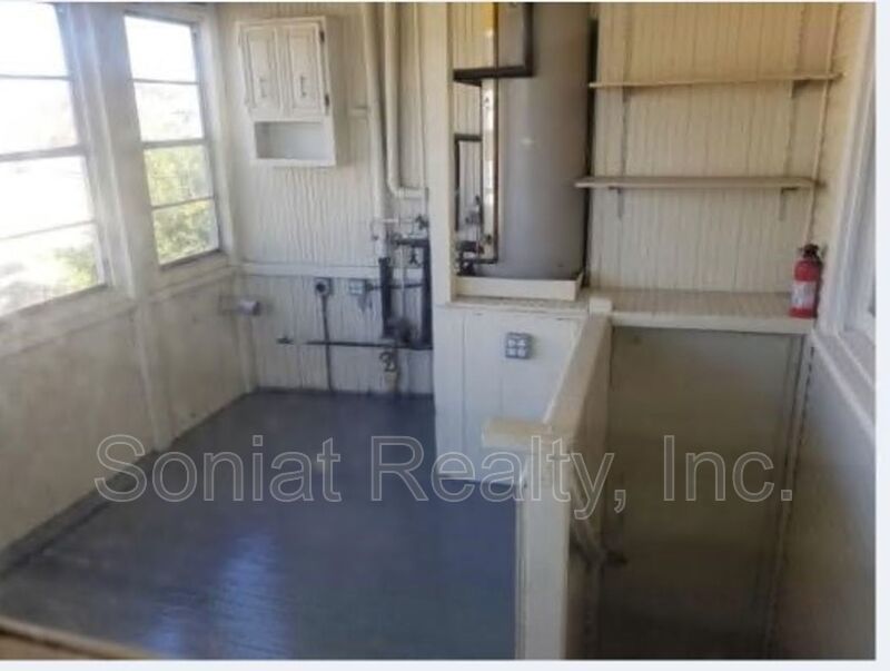 Charming one-bedroom, one-bathroom 2nd floor apartment property image