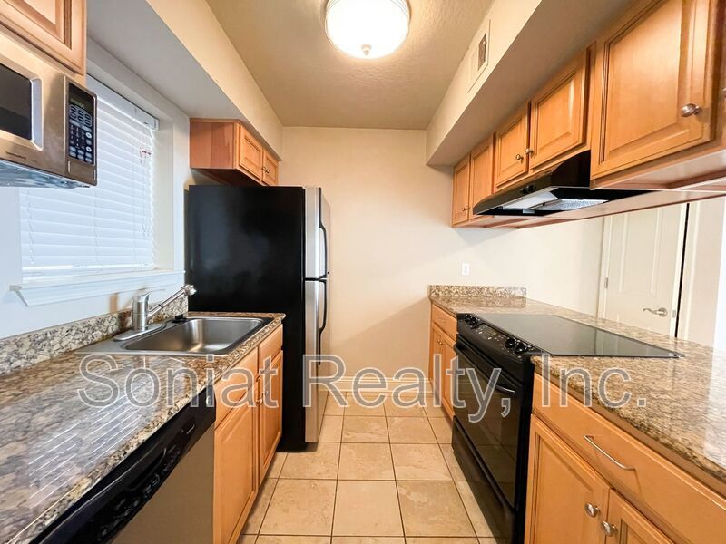 Cute Apartment Centrally Located in Metairie by EJGH property image