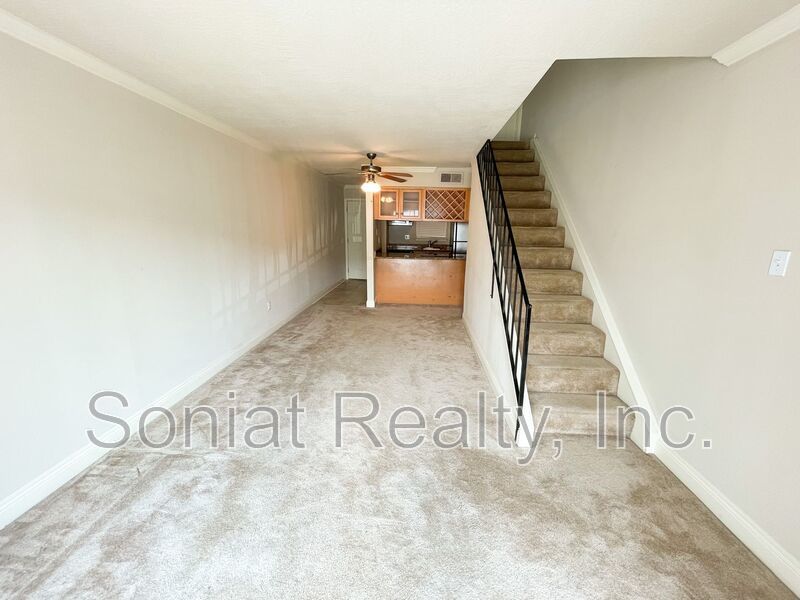 Cute Apartment Centrally Located in Metairie by EJGH property image
