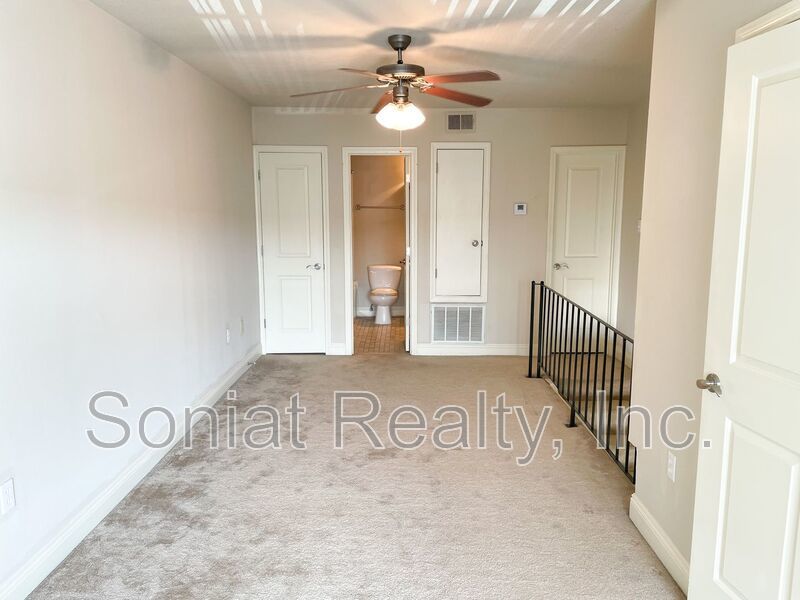 Cute Apartment Centrally Located in Metairie by EJGH property image
