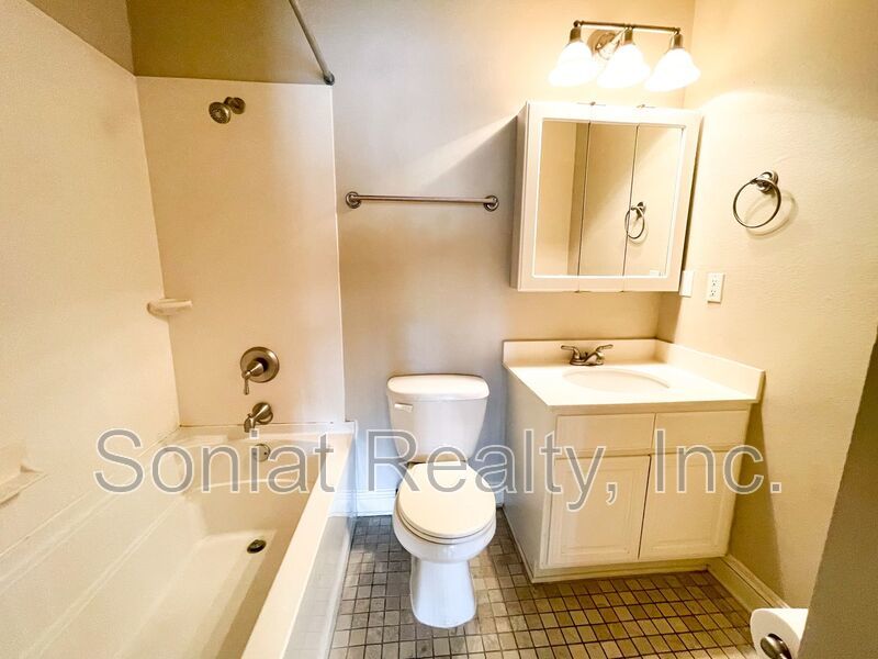 Cute Apartment Centrally Located in Metairie by EJGH property image