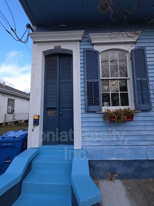 Charming 2 bedroom/1 bath in the Bywater property image