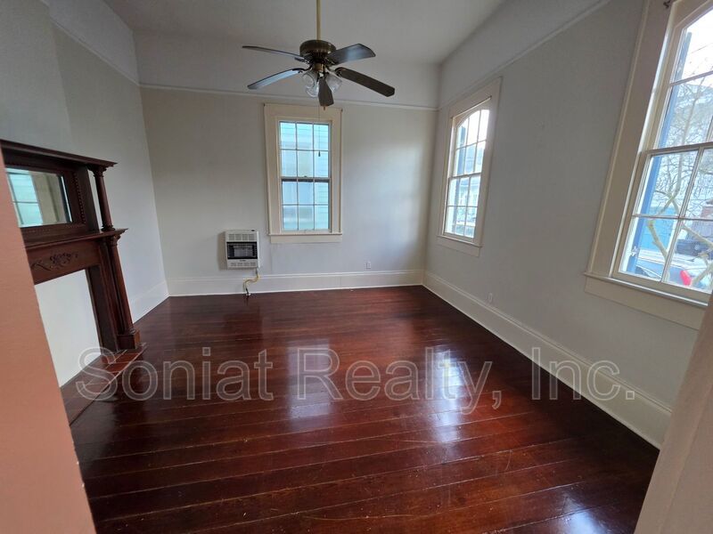 Charming 2 bedroom/1 bath in the Bywater property image