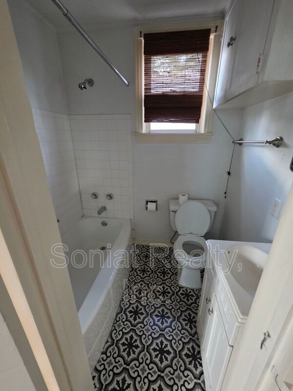 Charming 2 bedroom/1 bath in the Bywater property image