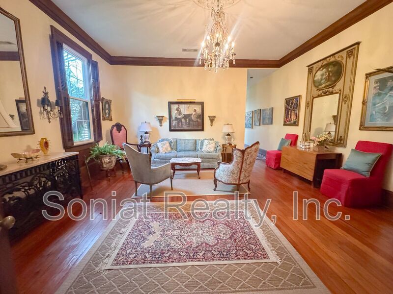 Beautiful Apartment in Garden District (Unfurnished) property image