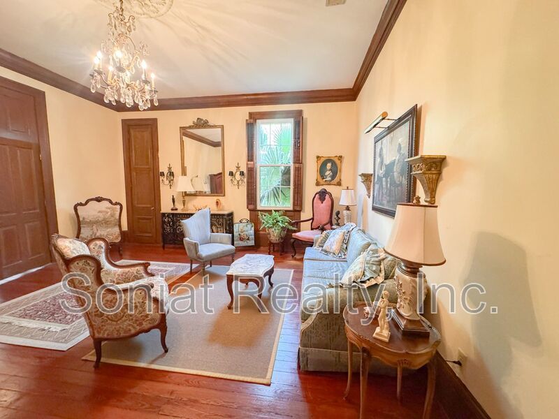 Beautiful Apartment in Garden District (Unfurnished) property image