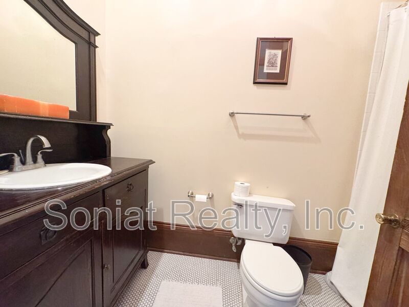 Beautiful Apartment in Garden District (Unfurnished) property image