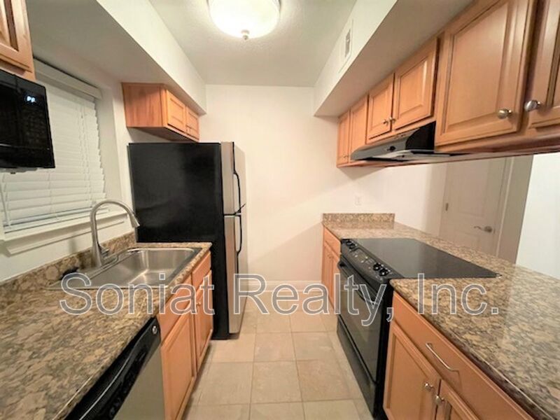 Cute Apartment Centrally Located in Metairie by EJGH property image