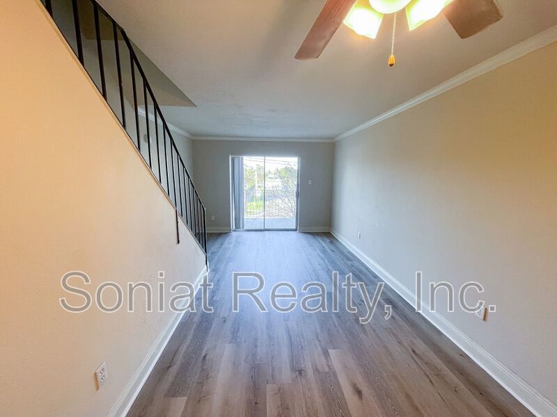 Cute Apartment Centrally Located in Metairie by EJGH property image