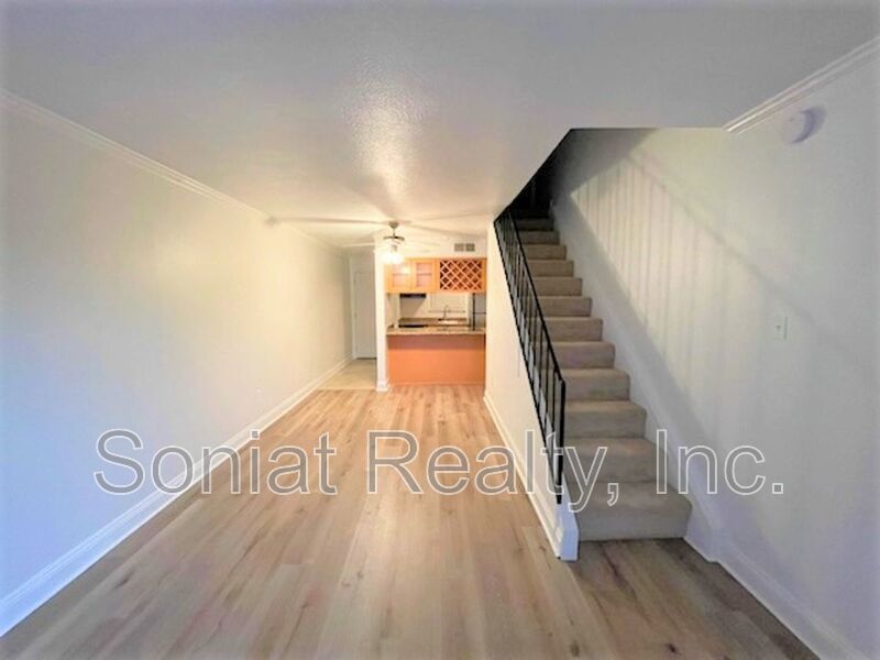 Cute Apartment Centrally Located in Metairie by EJGH property image