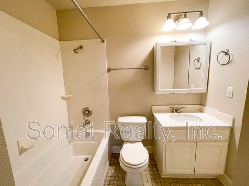 Cute Apartment Centrally Located in Metairie by EJGH property image