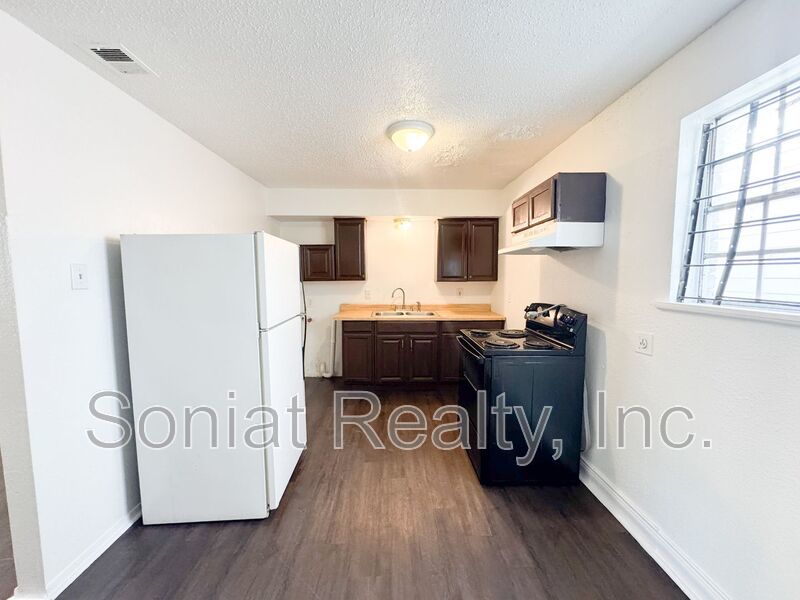 Nice 2 bedroom 1 bath Apartment on Elysian Fields (Section 8 Welcome) property image