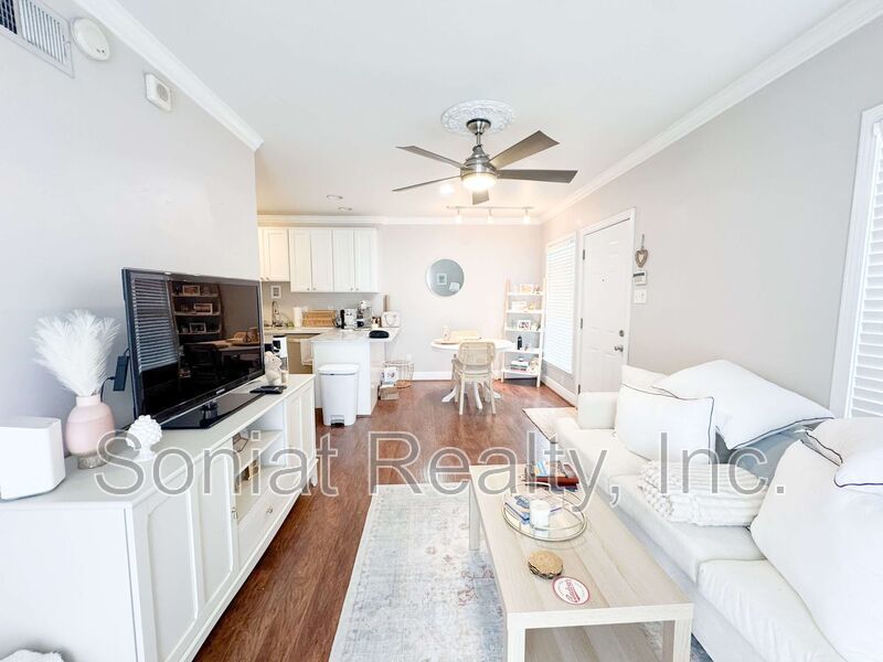 Stunning Condo on St. Charles Ave. property image