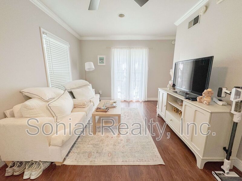 Stunning Condo on St. Charles Ave. property image