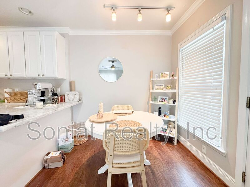 Stunning Condo on St. Charles Ave. property image