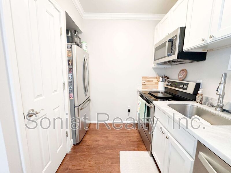 Stunning Condo on St. Charles Ave. property image