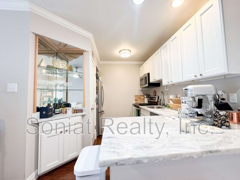 Stunning Condo on St. Charles Ave. property image