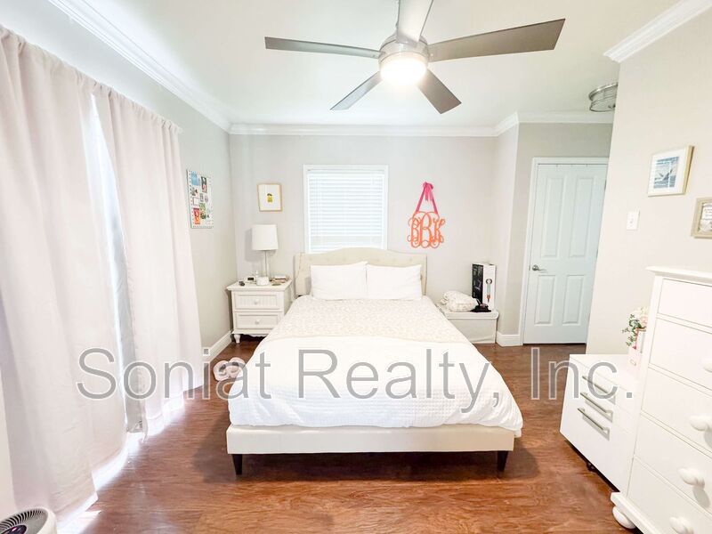 Stunning Condo on St. Charles Ave. property image