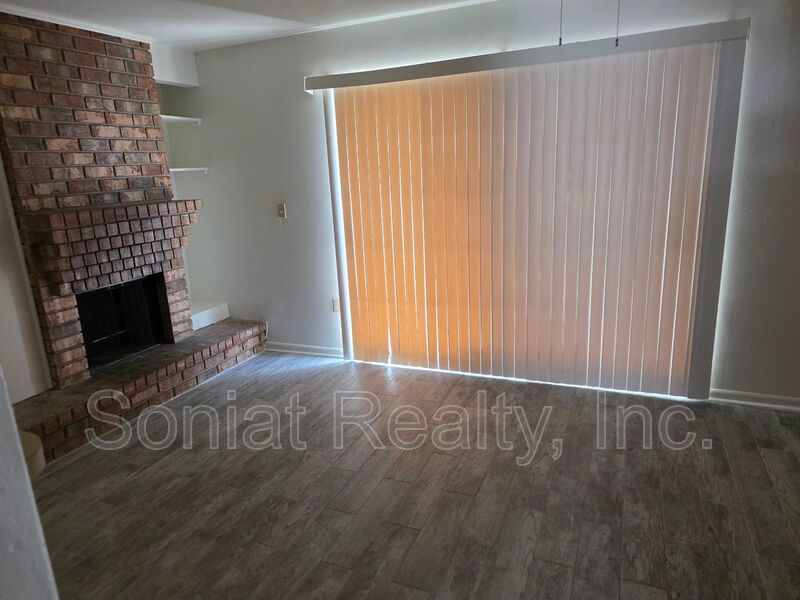 2-bedroom 1.5 bath s mid-city unit property image