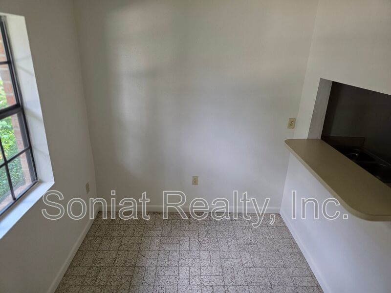 2-bedroom 1.5 bath s mid-city unit property image