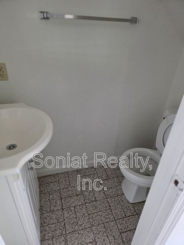 2-bedroom 1.5 bath s mid-city unit property image