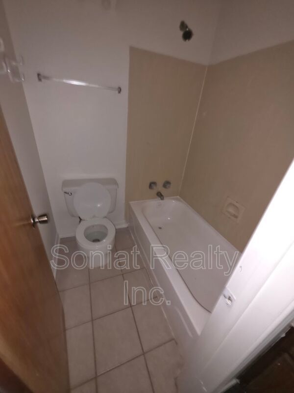 2-bedroom 1.5 bath s mid-city unit property image