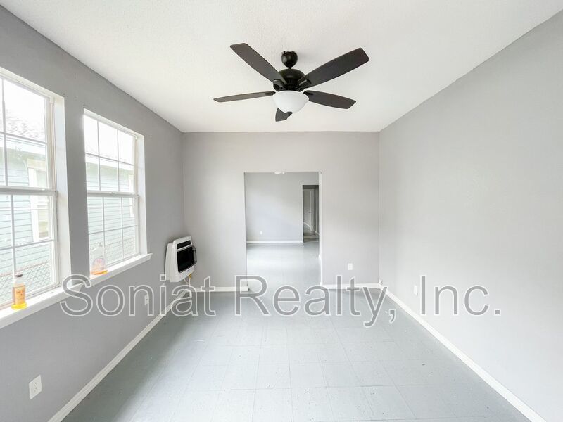 Clean and spacious 3-bedroom 1 bath apartment for rent property image