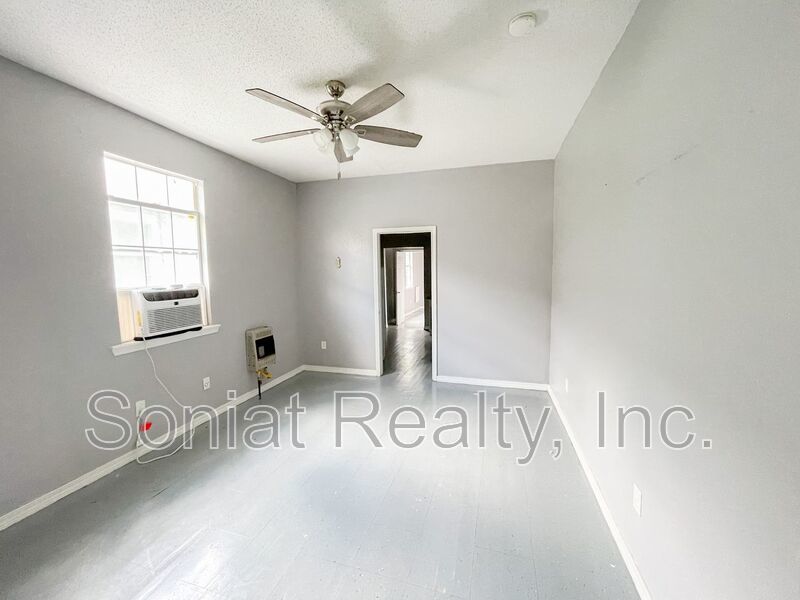 Clean and spacious 3-bedroom 1 bath apartment for rent property image