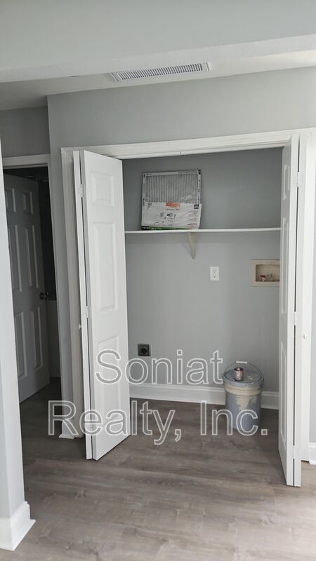 Holy Cross Unit Available property image