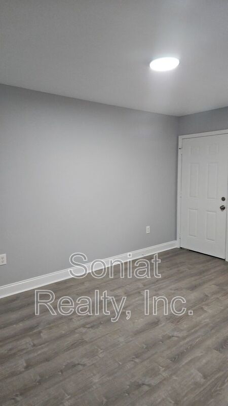 Holy Cross Unit Available property image