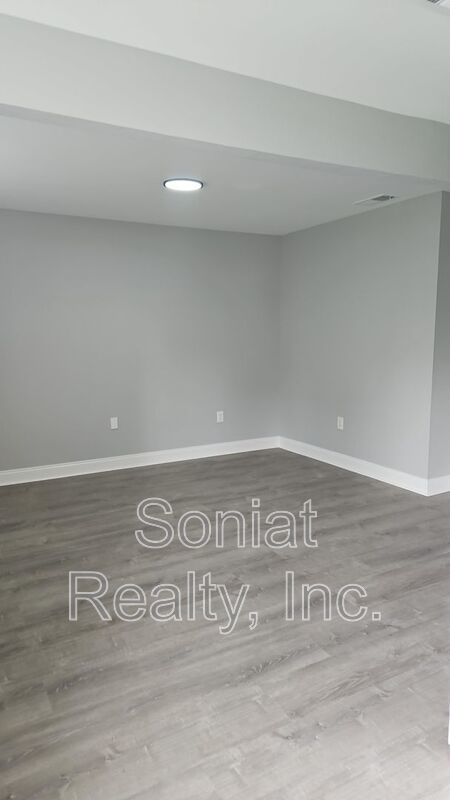 Holy Cross Unit Available property image